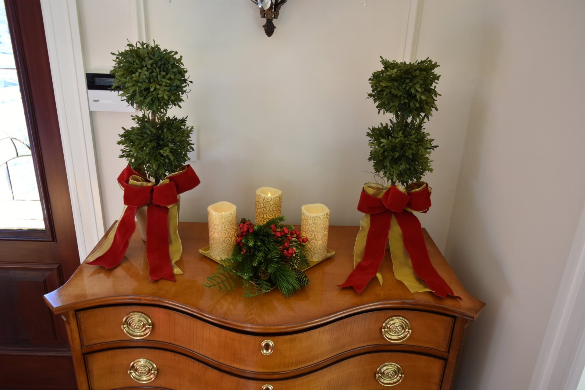 Foyer Table Holiday Decorating AFTER