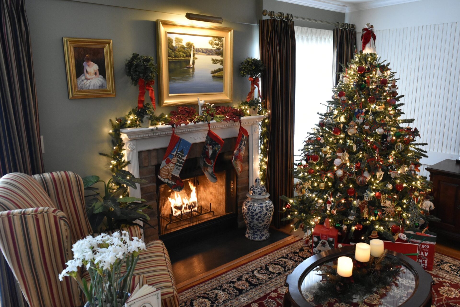 LR 1 Holiday Decorating AFTER