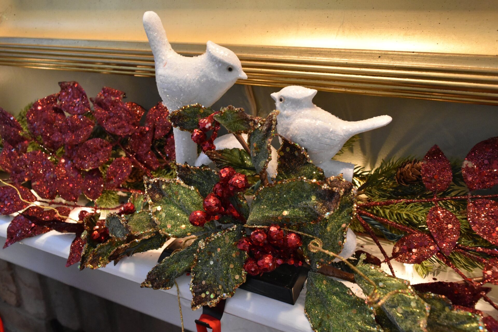 Mantle 1 Holiday Decorating AFTER 1