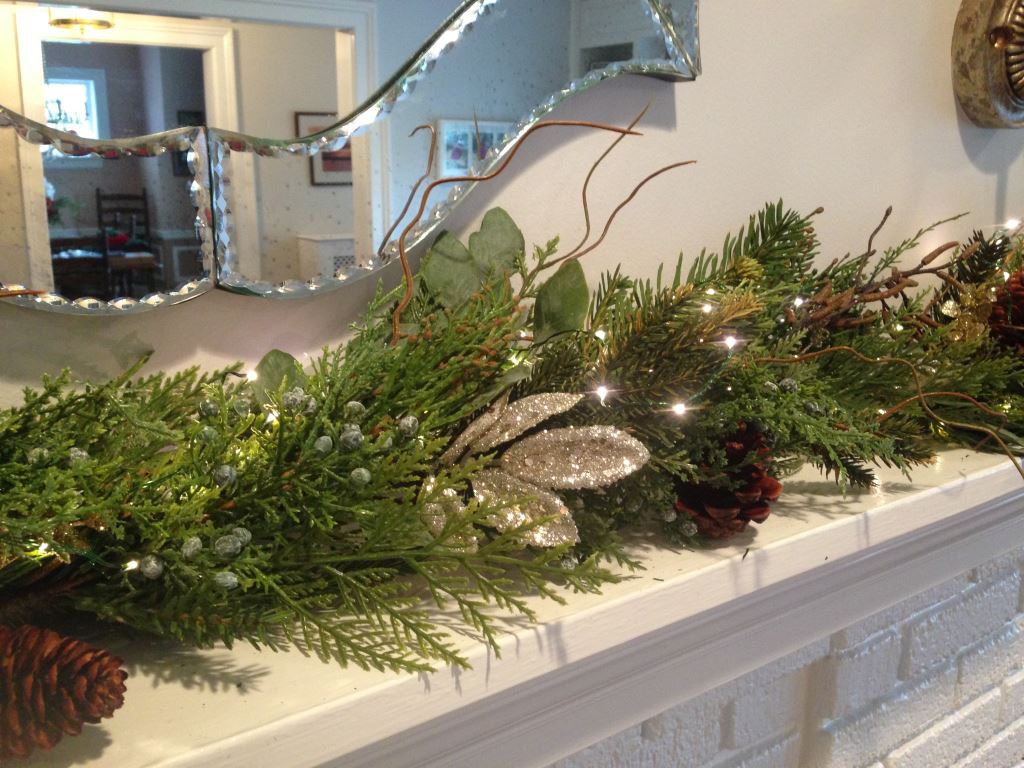 Mantle 3 Holiday Decorating AFTER