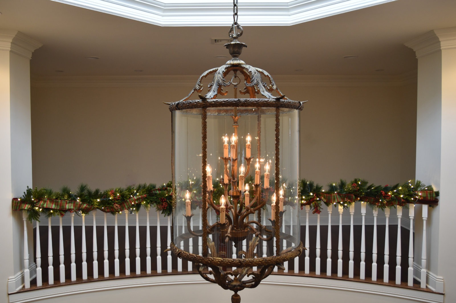 Vacc Bridgewalk Holiday Decorating AFTER