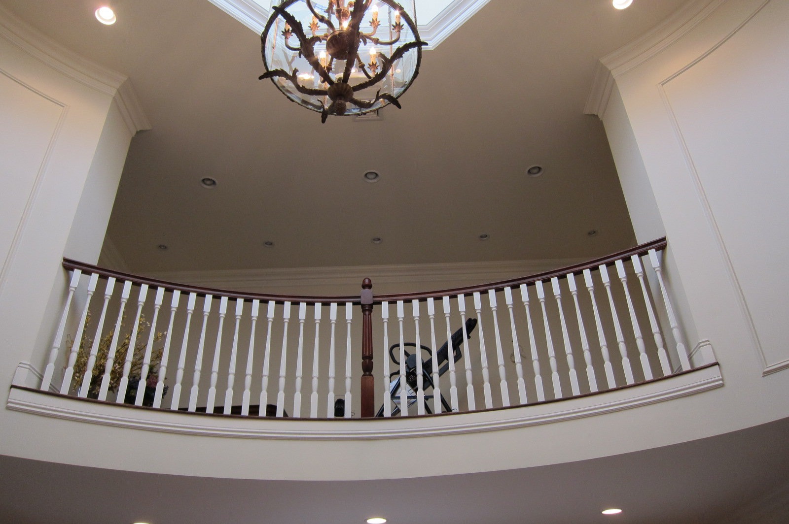 Vacc Bridgewalk Holiday Decorating BEFORE