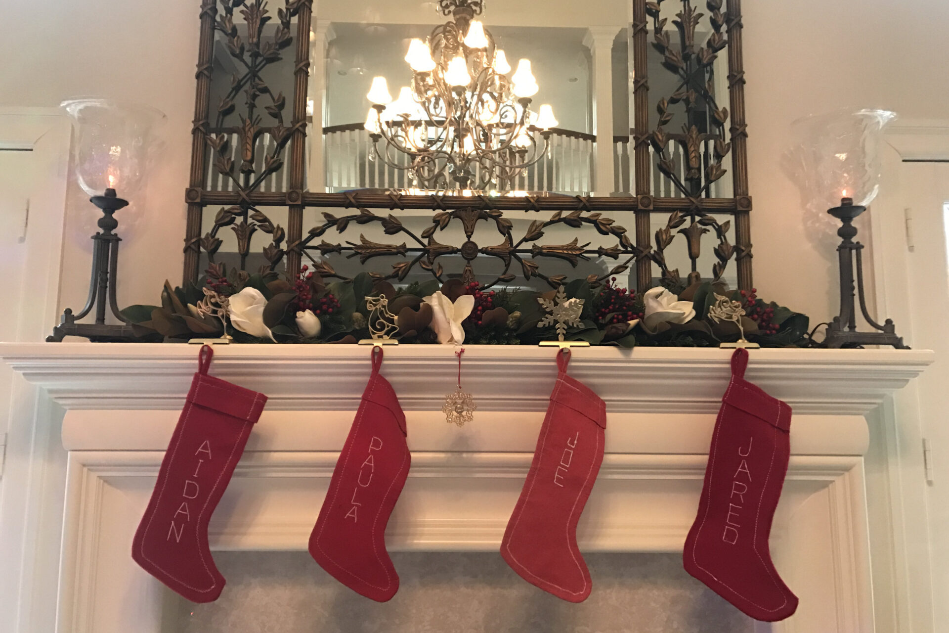 Vacc LR Mantle Holiday Decorating AFTER